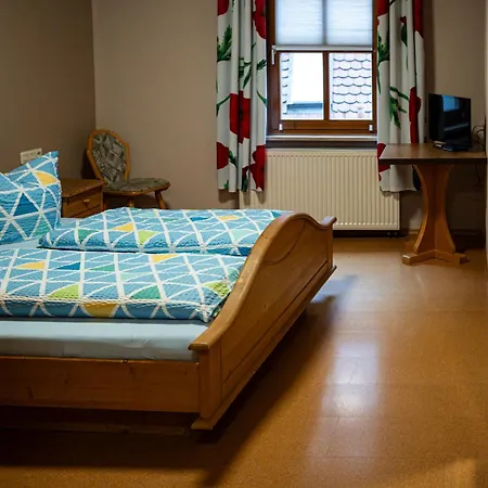 招待所 Cafe Alte Backstubn 施帕尔特